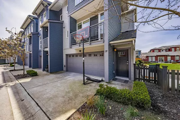 Maple Ridge, BC V2W 0K2,24076 112 AVE #37