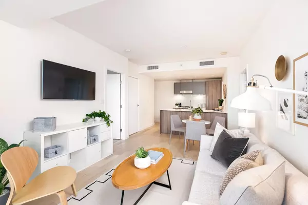 Vancouver, BC V5N 2T7,2220 Kingsway #906