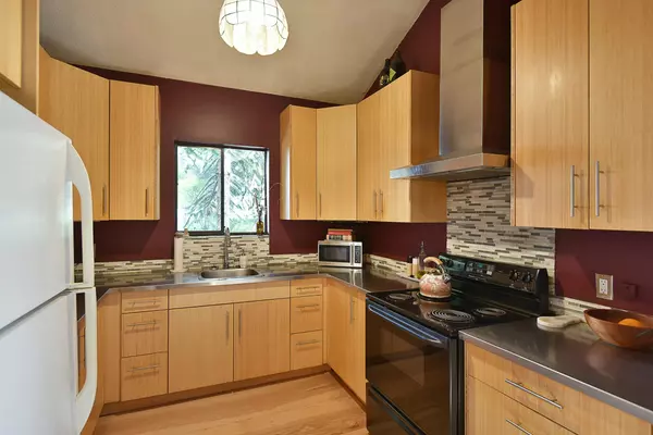 Sechelt, BC V7Z 0N3,6583 Acorn RD