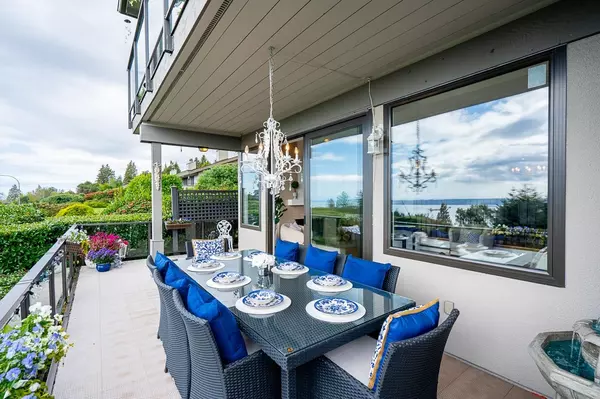 2206 Folkestone WAY #5,  West Vancouver,  BC V7V 1B2