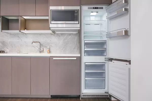 Vancouver, BC V6B 0P4,68 Smithe ST #1602