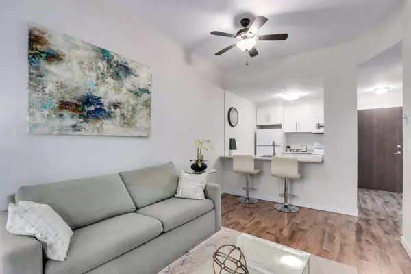 Vancouver, BC V6Z 1P5,1010 Howe ST #613