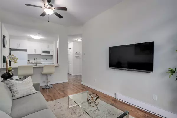 Vancouver, BC V6Z 1P5,1010 Howe ST #613