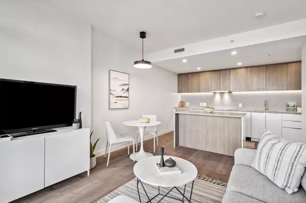 Surrey, BC V3T 0R2,13318 104 AVE #609