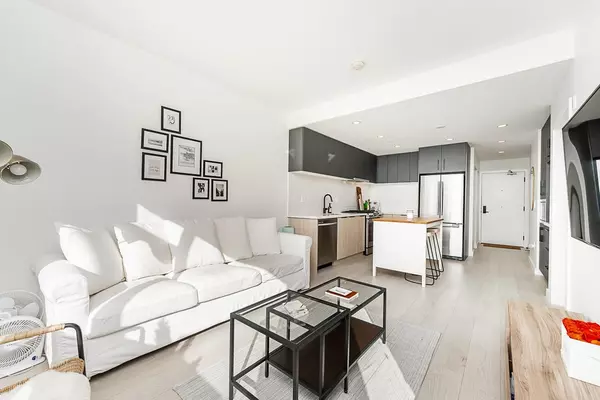 Port Moody, BC V3H 2H7,3038 St George ST #411