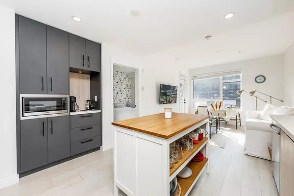 Port Moody, BC V3H 2H7,3038 St George ST #411