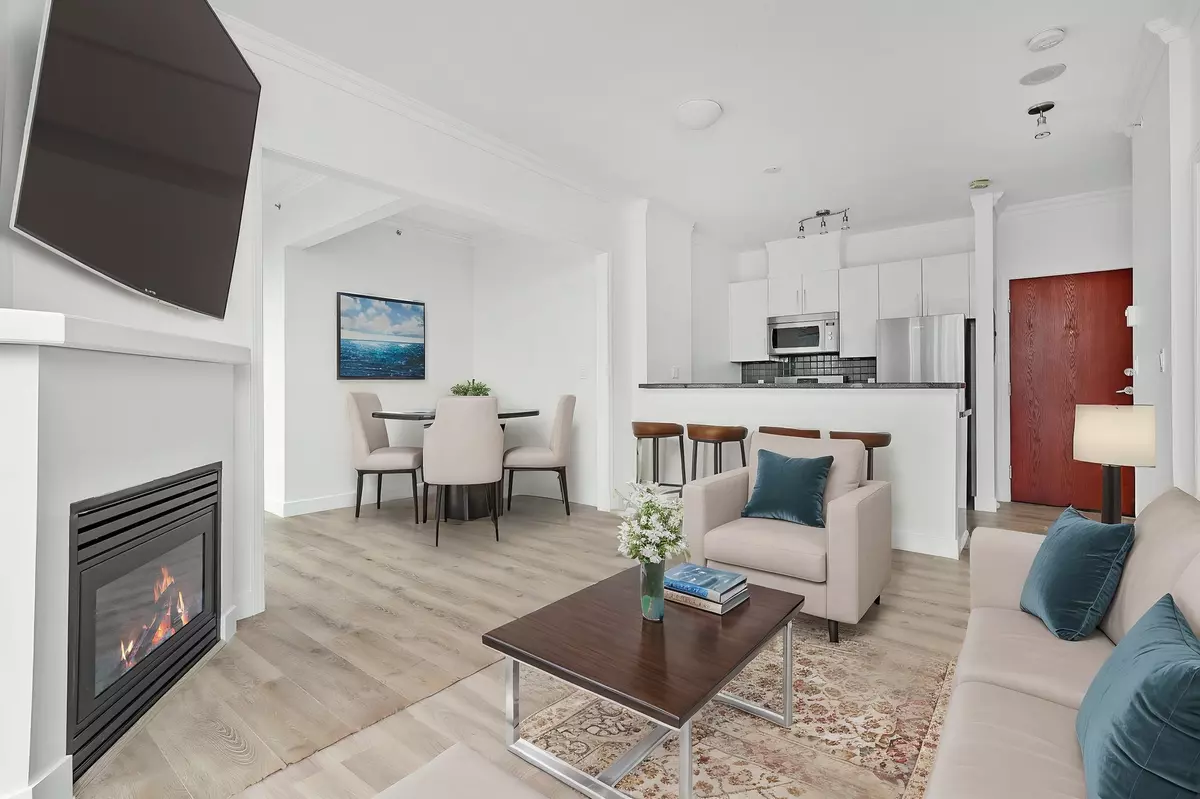 Vancouver, BC V6B 6P6,928 Richards ST #2204