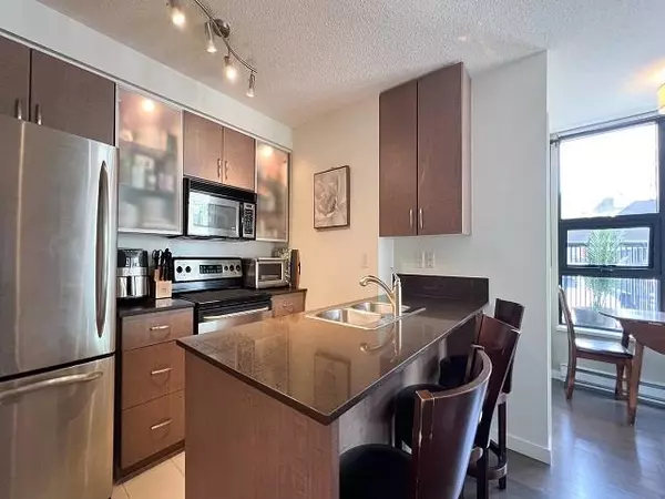 Vancouver, BC V6B 1T7,928 Homer ST #401