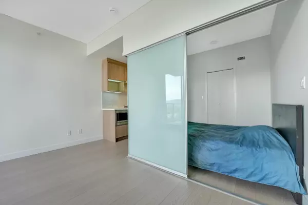 Surrey, BC V3T 0L5,13696 100 AVE #4011