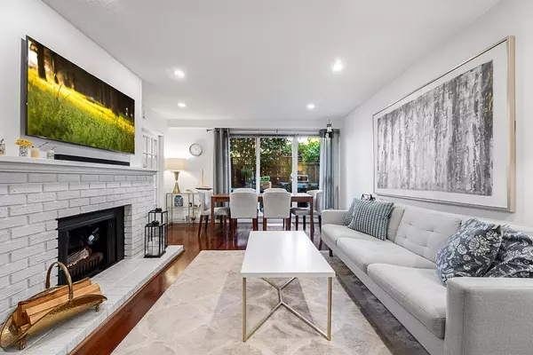 North Vancouver, BC V7L 2X3,141 E 18th ST #110