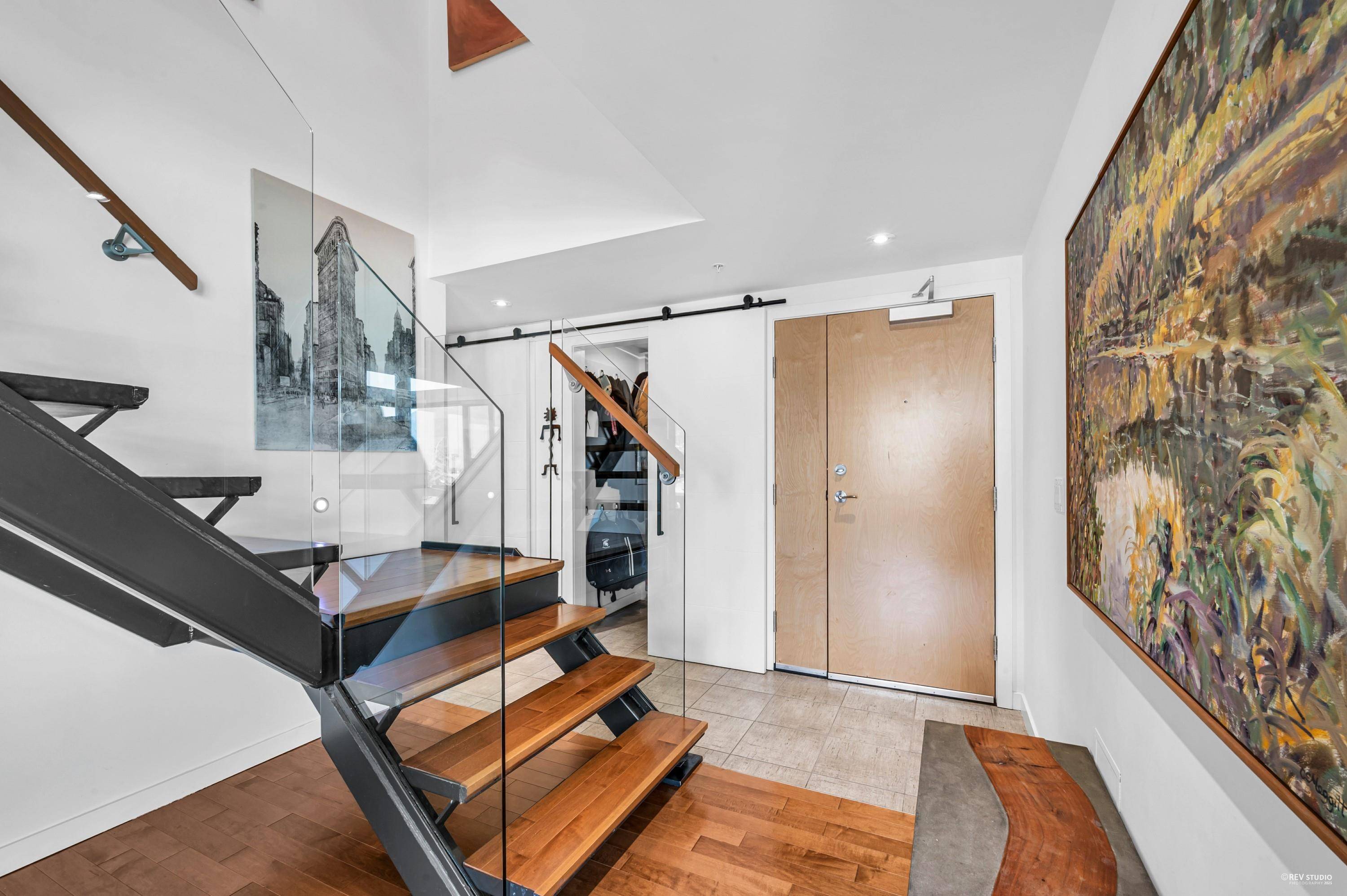 North Vancouver, BC V7M 0A2,683 W Victoria PARK #PH8