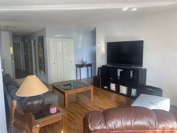 Yarrow, BC V2R 5E3,4482 Anita ST