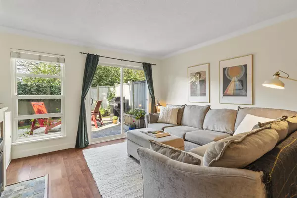 North Vancouver, BC V7P 3K5,900 W 17th ST #2