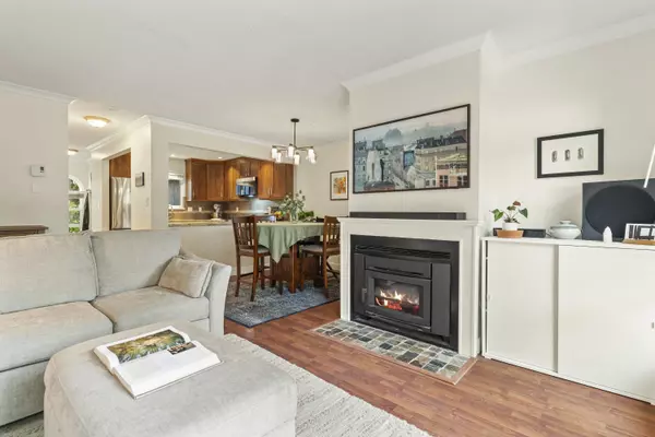 North Vancouver, BC V7P 3K5,900 W 17th ST #2
