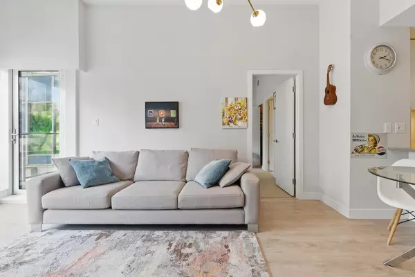 Burnaby, BC V5C 0L5,1788 Gilmore AVE #209