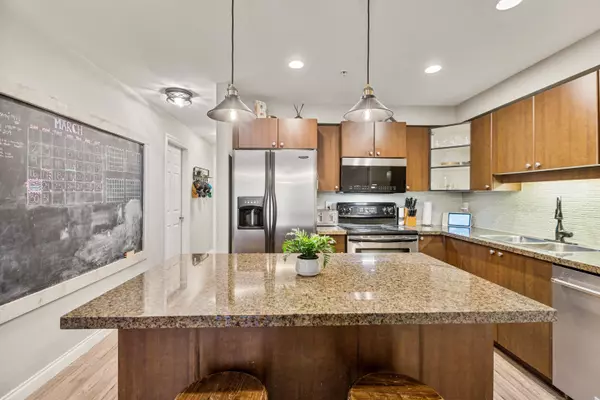 Langley, BC V3A 1G2,5488 198 ST #209