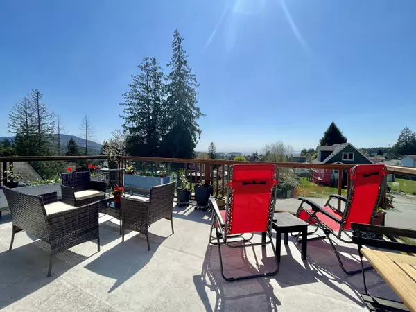 Gibsons, BC V0N 1V9,732 Steinbrunner RD