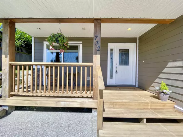 Gibsons, BC V0N 1V9,732 Steinbrunner RD