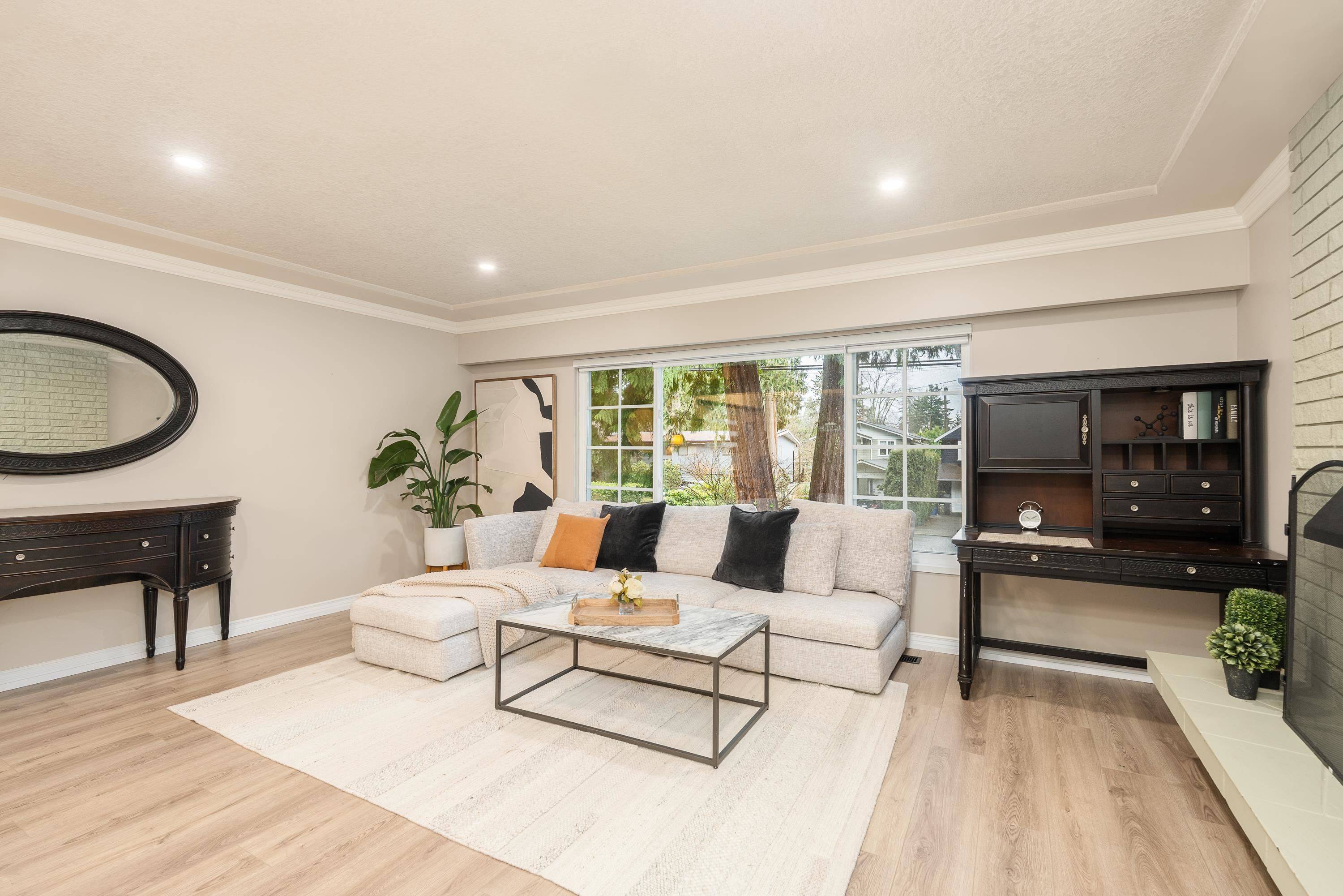 North Vancouver, BC V7R 2K4,1068 Canyon BLVD