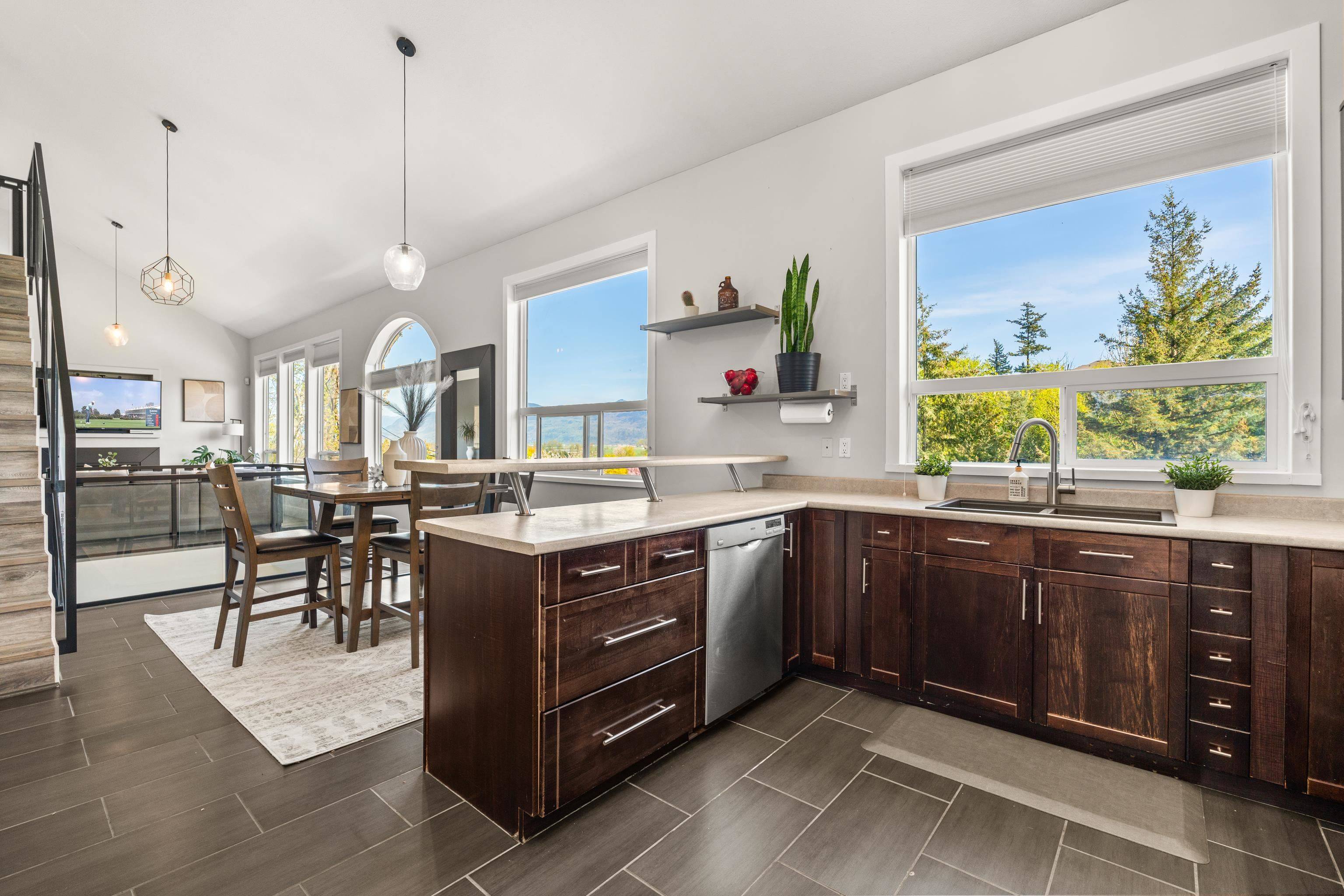 36047 Old Yale RD, Abbotsford, BC V3G 2C6