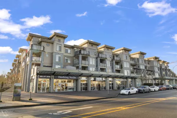 Surrey, BC V3R 0B3,15380 102a AVE #302