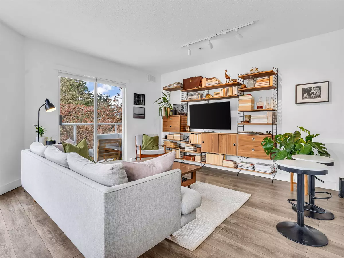 Vancouver, BC V5Z 1C2,889 W 7th AVE #211