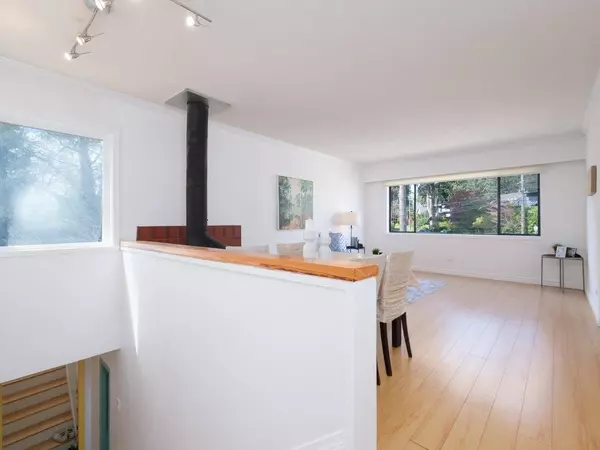 North Vancouver, BC V7P 2J3,1291 Plateau DR