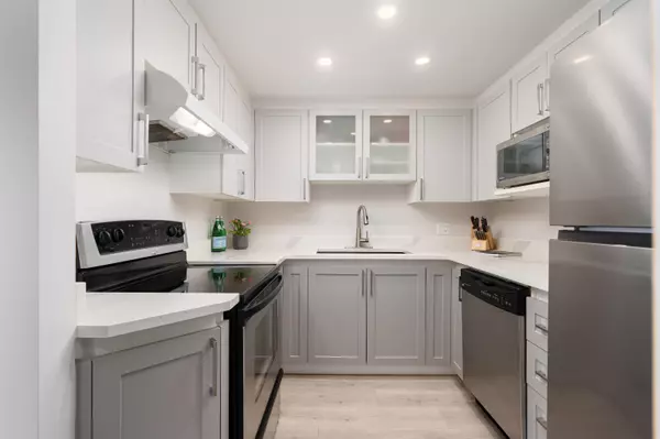 Surrey, BC V3T 5T6,13383 108 AVE #1402