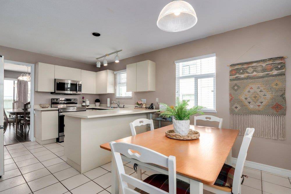 North Vancouver, BC V7P 1R3,888 W 16th ST #31