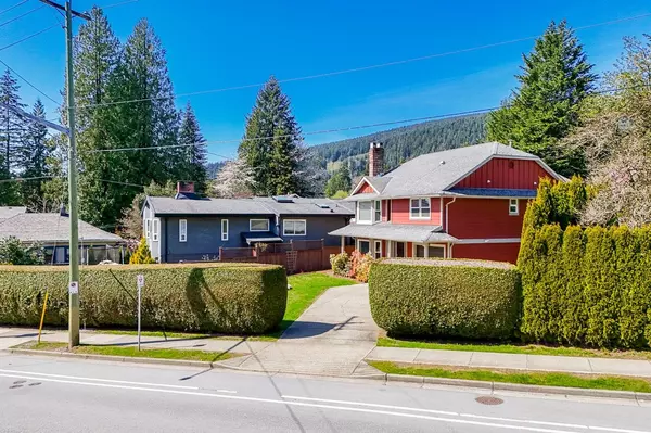 North Vancouver, BC V7J 2B3,1588 Lynn Valley RD