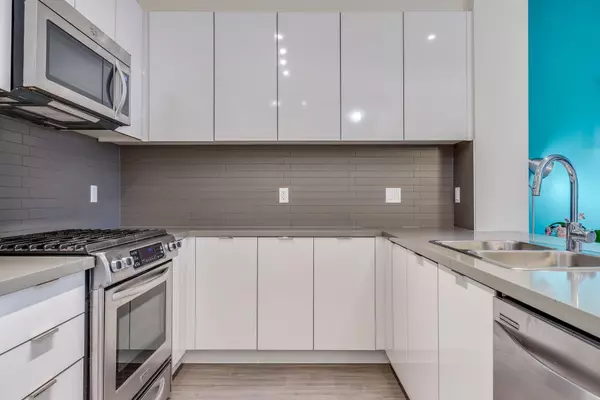 Coquitlam, BC V3B 0L1,3107 Windsor Gate #413