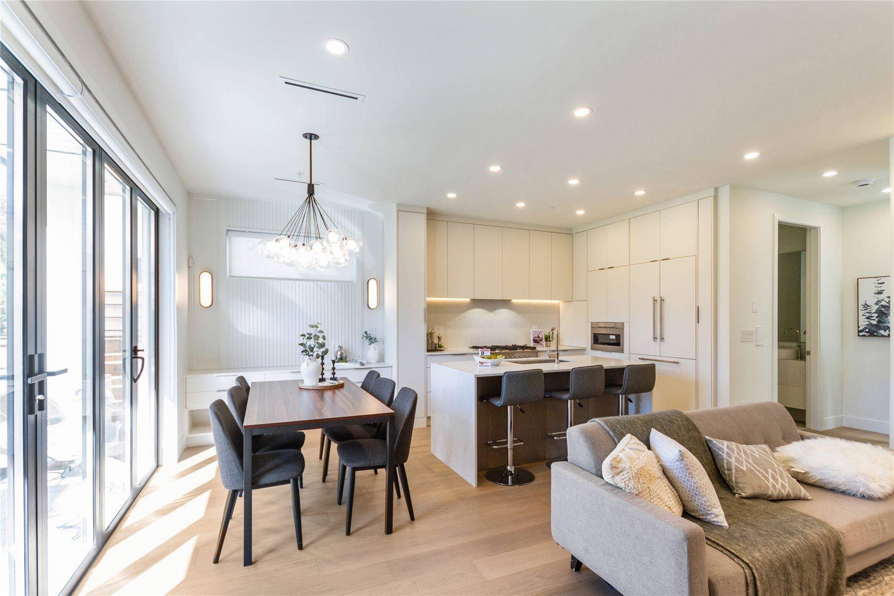 Vancouver, BC V5L 2H8,2169 Charles ST #1