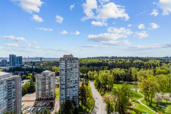 Burnaby, BC V3N 4R8,9521 Cardston CT #2307