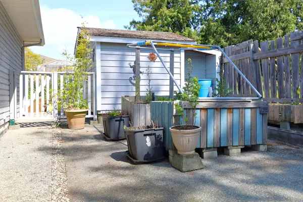 Sechelt, BC V0N 3A7,6330 Oracle RD