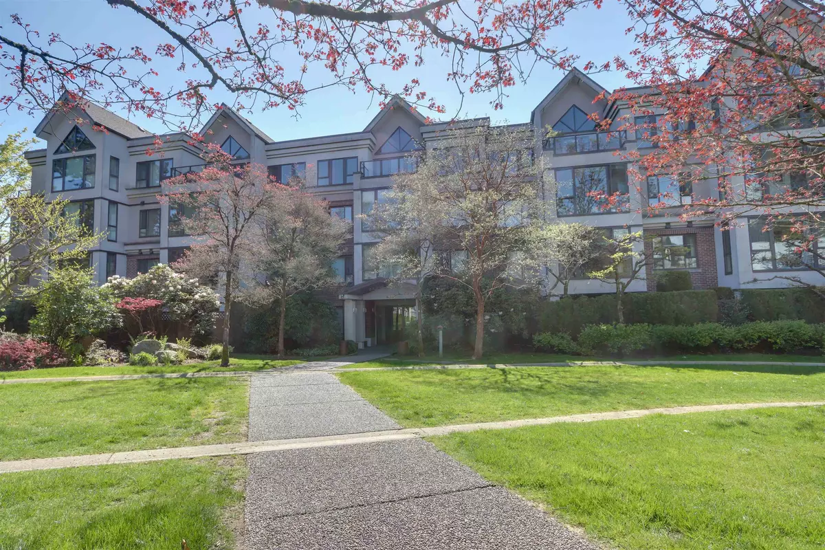 North Vancouver, BC V7L 4W1,175 E 10th ST #105