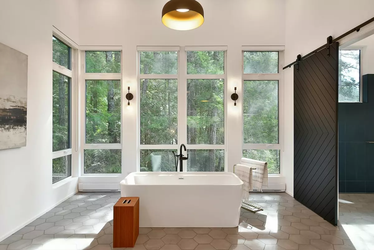 Madeira Park, BC V0N 2H1,13248 Porters RD