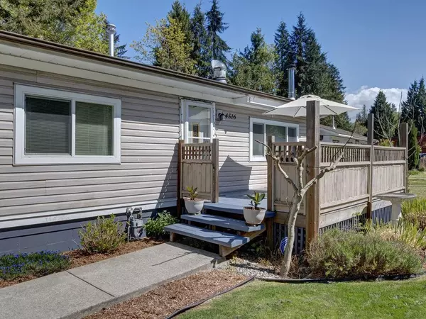 Sechelt, BC V0N 3A0,4516 Hupit ST