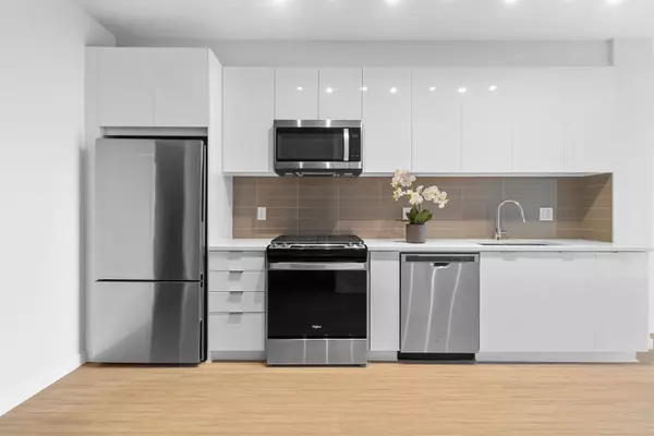 Langley, BC V2Y 4J3,8150 207 ST #B419