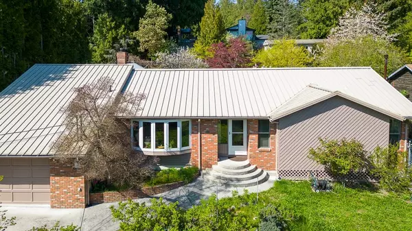 Halfmoon Bay, BC V7Z 1E1,8024 Southwood RD