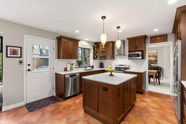 Delta, BC V4K 4M8,5676 Green PL