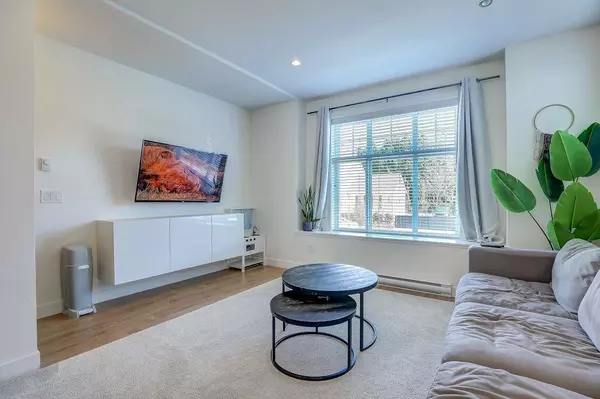 Abbotsford, BC V4X 0B9,27735 Roundhouse DR #90