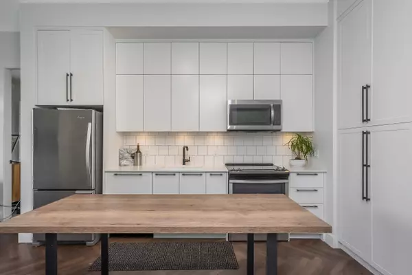 Surrey, BC V3R 0E8,14968 101a AVE #414