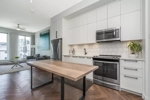 Surrey, BC V3R 0E8,14968 101a AVE #414