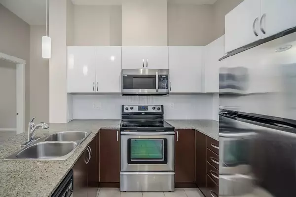 Surrey, BC V3T 0B8,13789 107a AVE #520