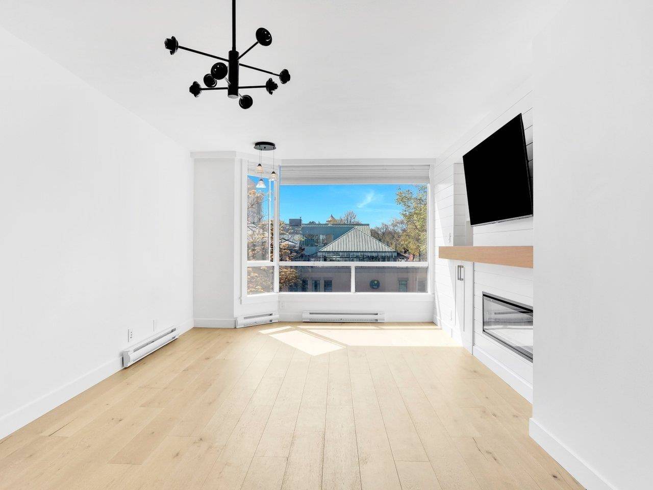 Vancouver, BC V5Z 4K4,2668 Ash ST #605