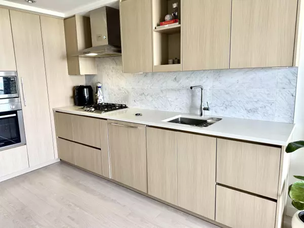 Burnaby, BC V5C 0M8,4720 Lougheed HWY #3208