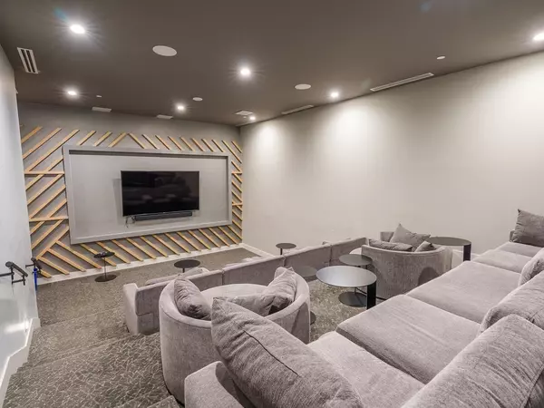 Coquitlam, BC V3J 0J4,530 Whiting WAY #807