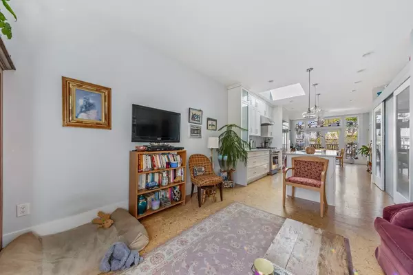Vancouver, BC V5L 2Z1,1953 Grant ST