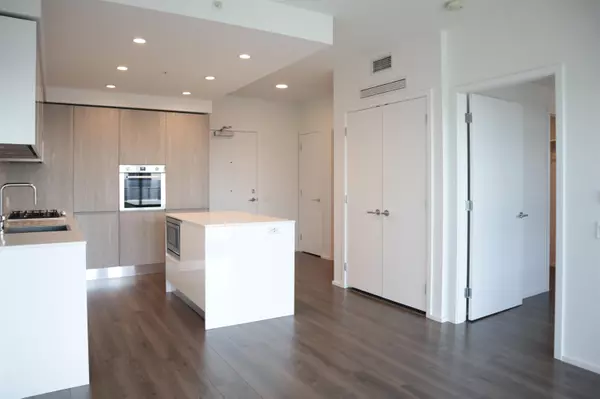 Burnaby, BC V3J 0M3,3888 Evergreen PL #907