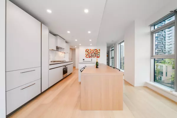 Vancouver, BC V6Z 1C3,889 Pacific ST #403